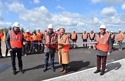 Maurice Perrion, président de la COMPA, et Nadine You, Maire de Mésanger Inauguration de la station d'épuration de Mésanger