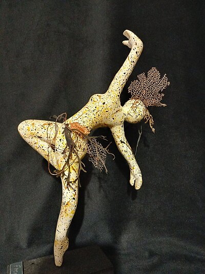 Une exposition de sculpture à l'atelier de maroquinerie
